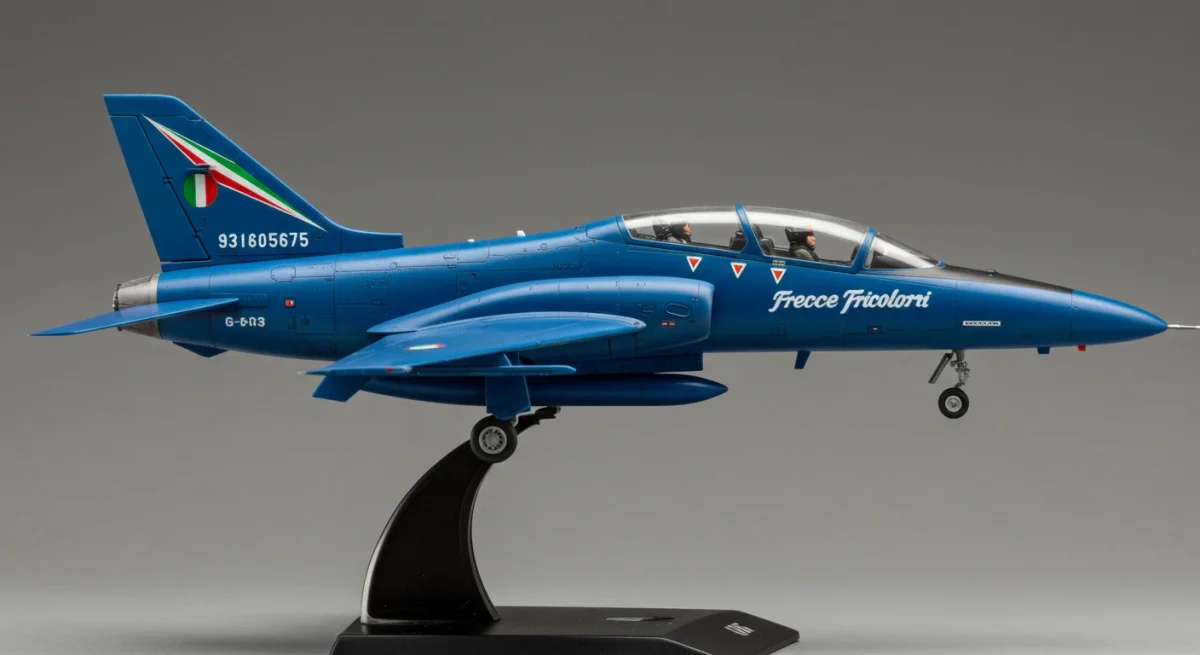 Modello in scala 1/72 del MB-339 delle Frecce Tricolori